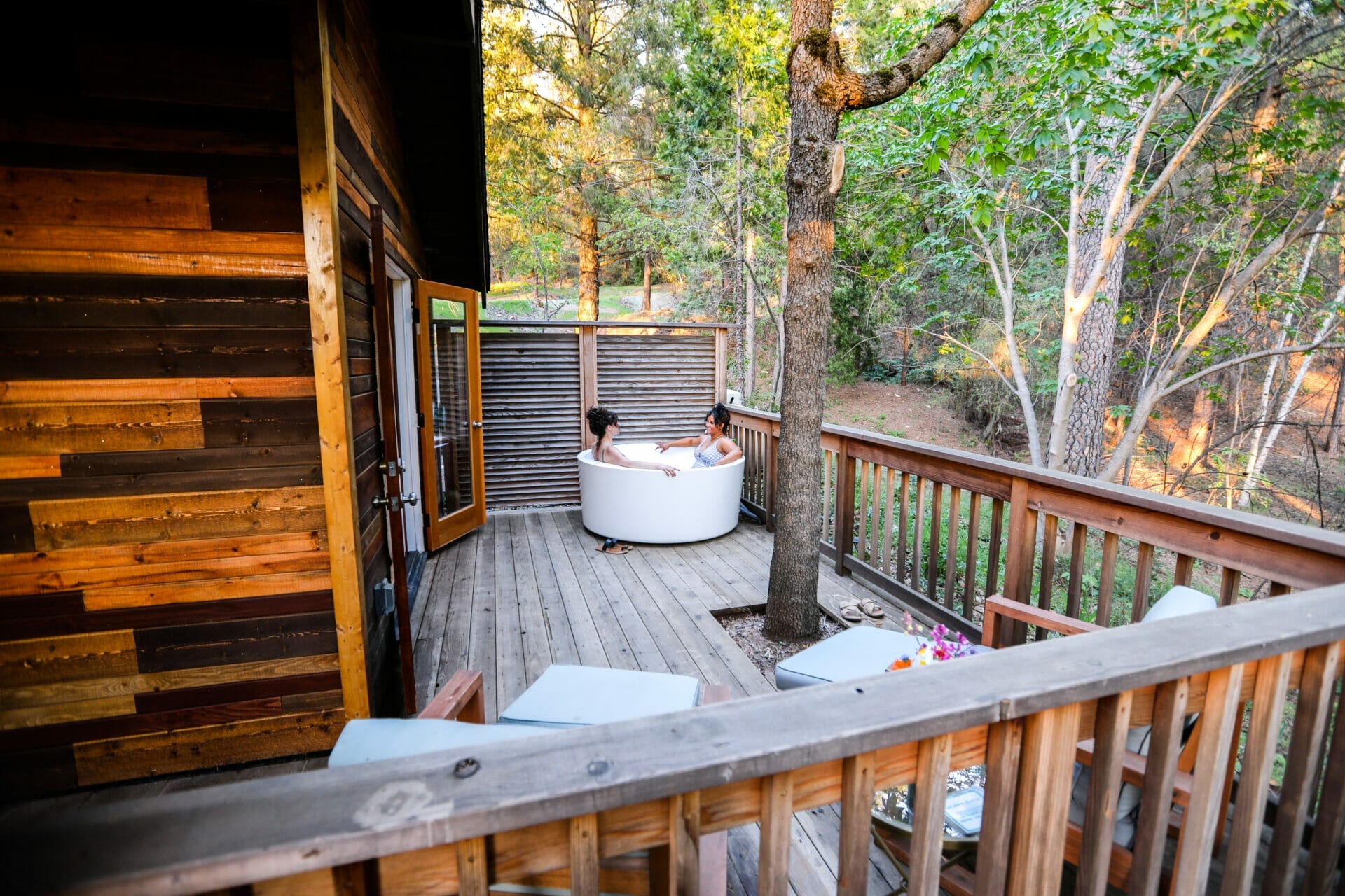 Cottage deck with tub